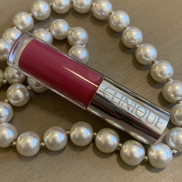 Clinique Pop Splash Lip Gloss in Pinot Pop - Picture 2 of 4